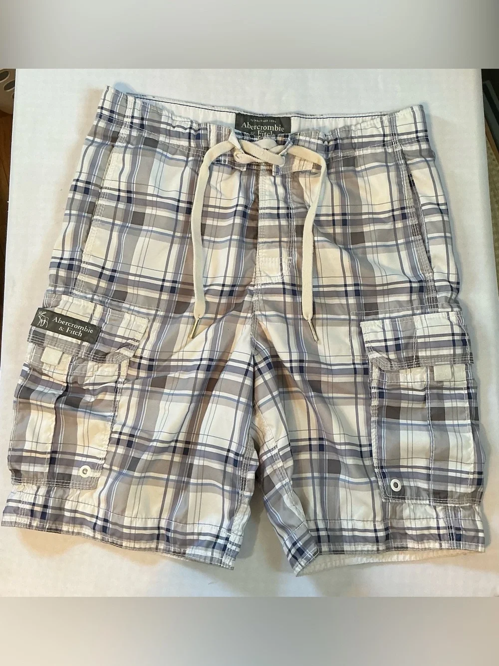 Abercrombie & Fitch Men’s Gray, White & Blue Plaid Cargo Swim Shorts Size Medium